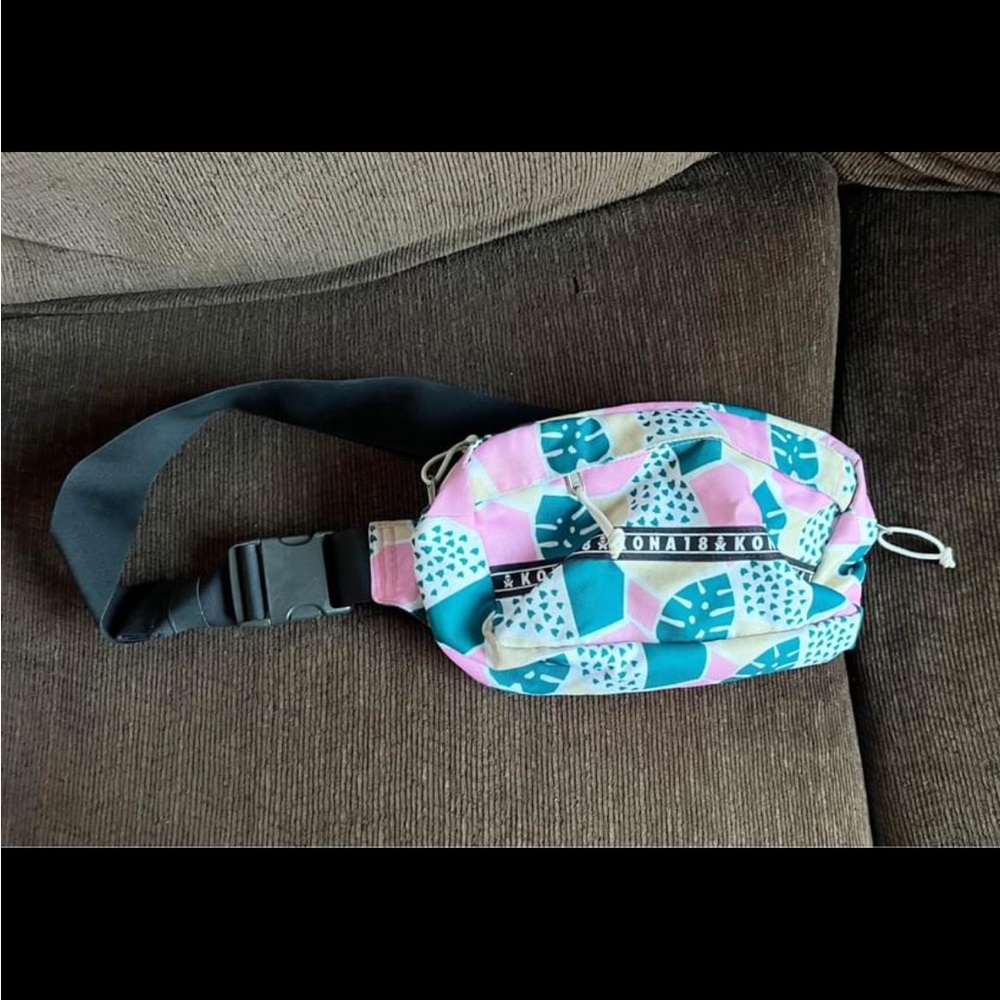 Betty Designs Kona ‘18 Bum Bag EUC